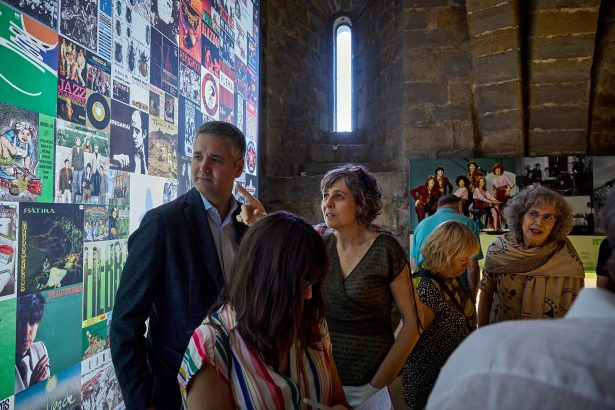 A: J.P. Urdíroz
F: 14-06-2024
P: 
L: Pamplona. Archivo General de Navarra.
T: Exposición Rockanrolari, con nuevos fondos llegados al archivo.